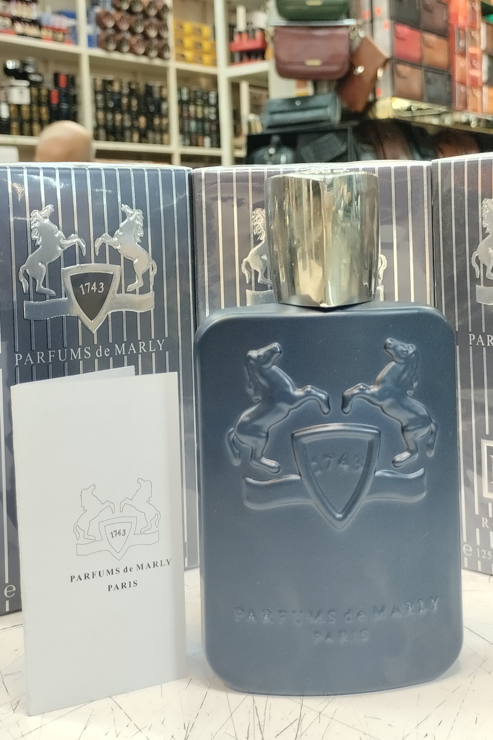 ادکلن مارلی لیتون Layton | خرید عطر مردانه خاص و ماندگار - ادکلن علی انصاری